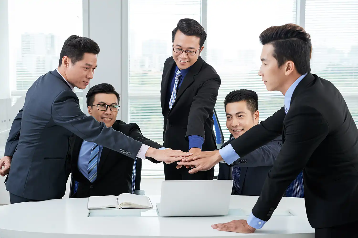 working meeting asian colleagues.webp